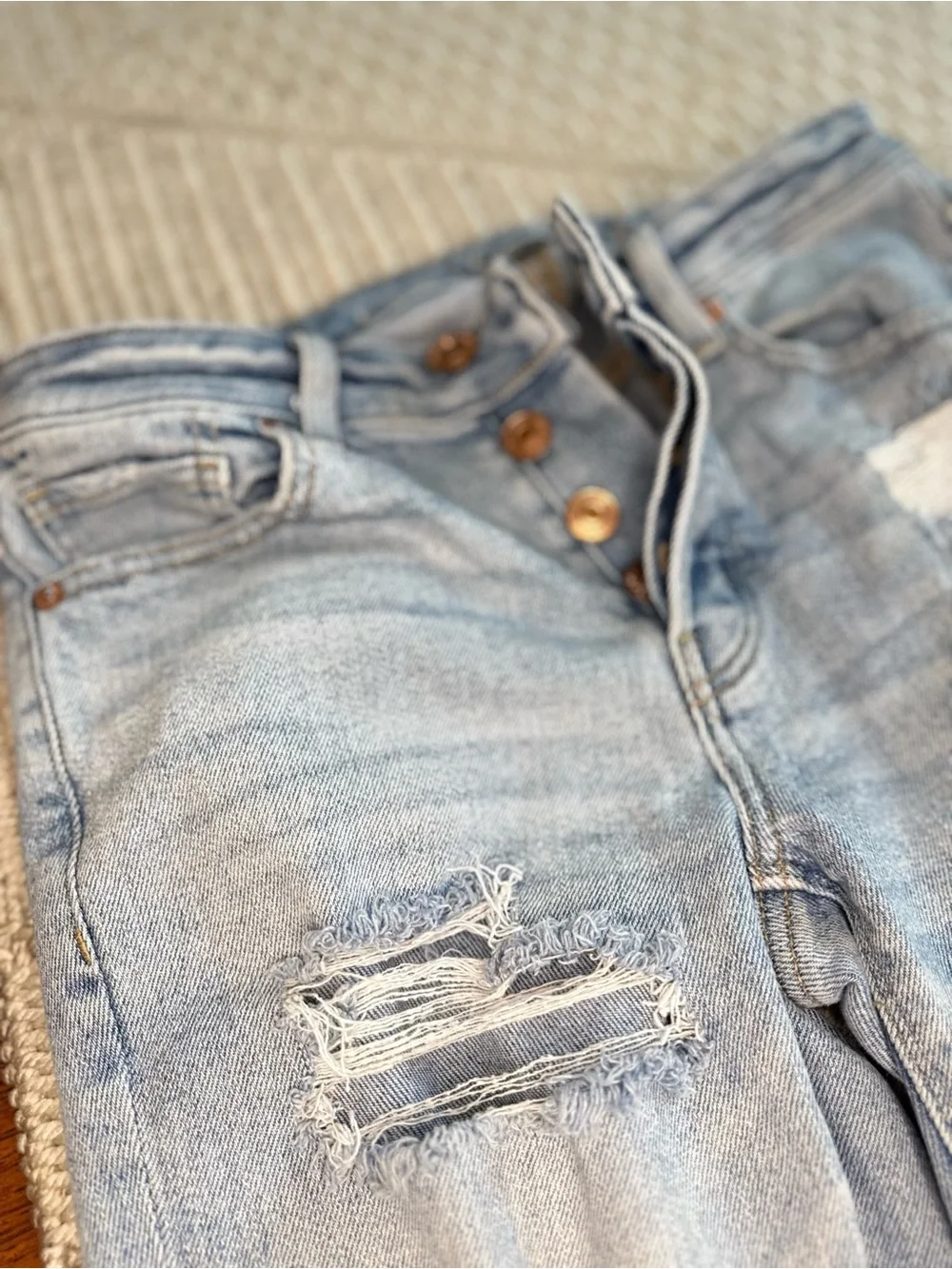 American Eagle High Rise Button Fly Distressed Jeans Light Wash Size 0
